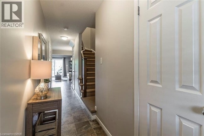 Photo - 508 Beaumont Cres