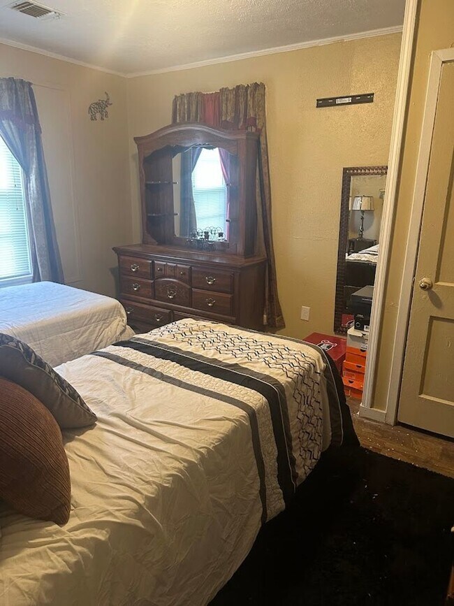 Photo - Refurbished - 3 bdrm 1.5 bath