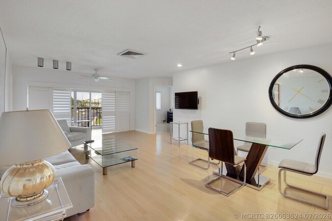 Building Photo - 4230 Deste Ct Unit 303
