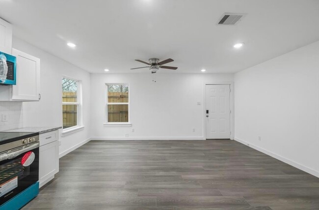 Photo - 7804 Crestview Dr Unit B