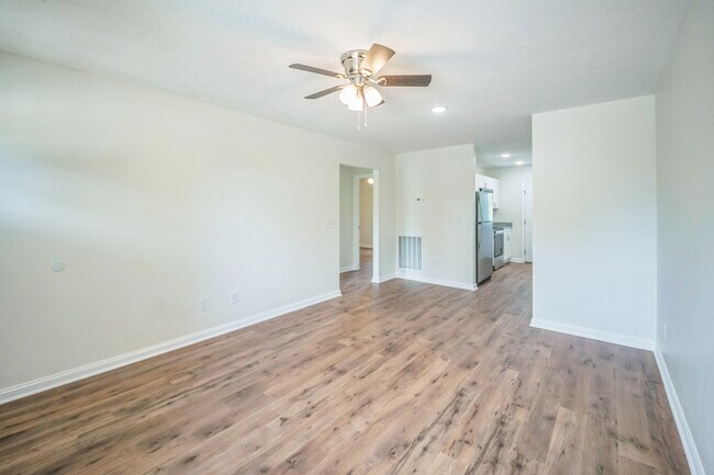 Photo - 117 Travis Dr Unit 2