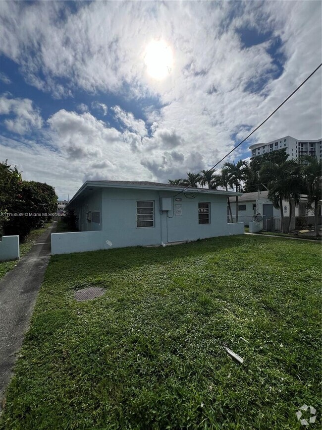 Building Photo - 2148 NW Flagler Terrace Unit 7 Rental