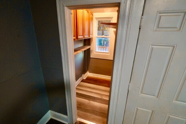 Photo - 660 W Main St