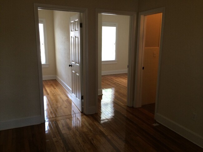 Building Photo - Margaret's Manor 917-A Unit 917-A SW 5th Ave