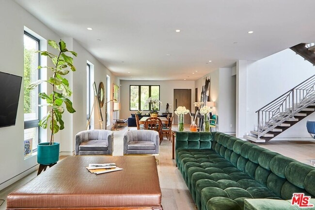 Photo - 1724 N Sierra Bonita Ave