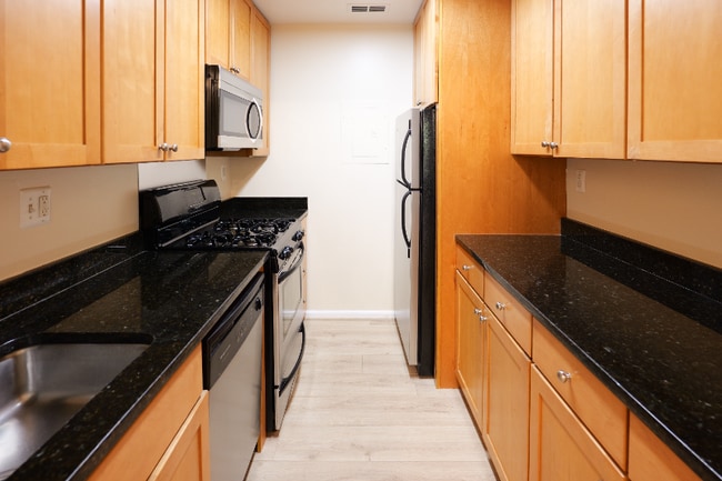 Photo - 1730 Arlington Blvd Unidad 406 Rental