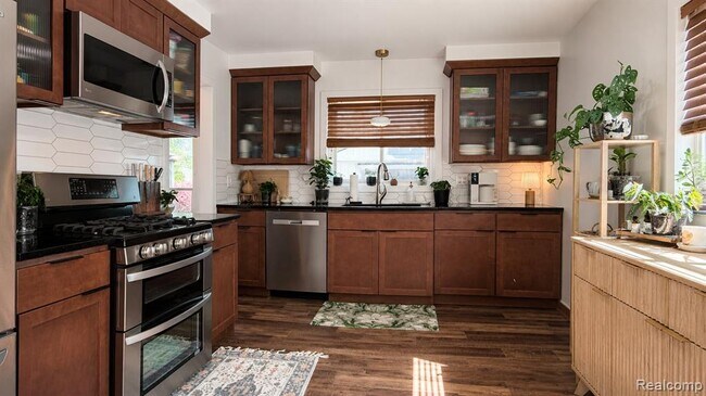 Photo - 25038 Chernick St