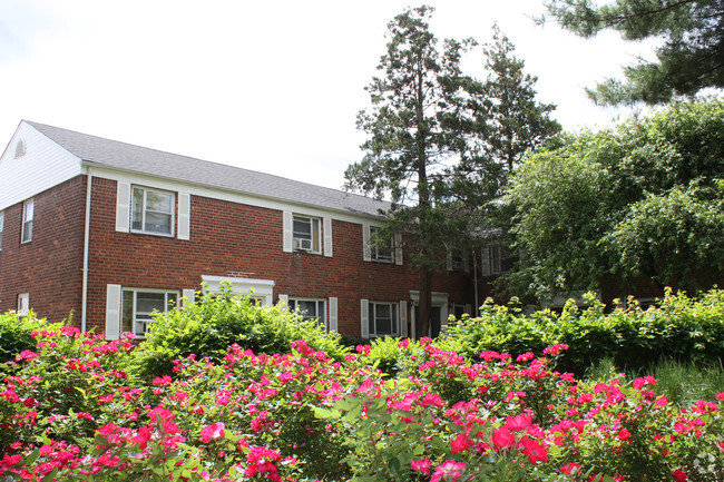 Building Photo - The Woodlands Rental