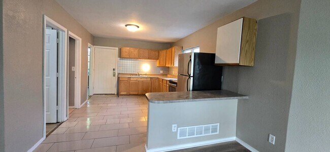 Building Photo - 2164 N 37th St Unit 2164A Upper