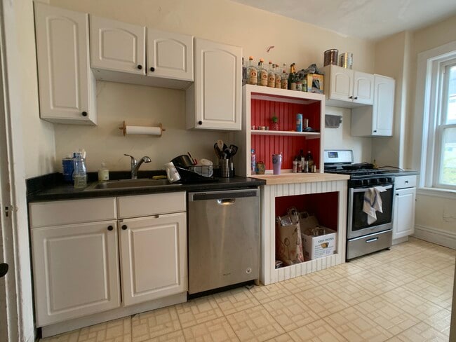 Building Photo - 1515 Beacon St Unit 1