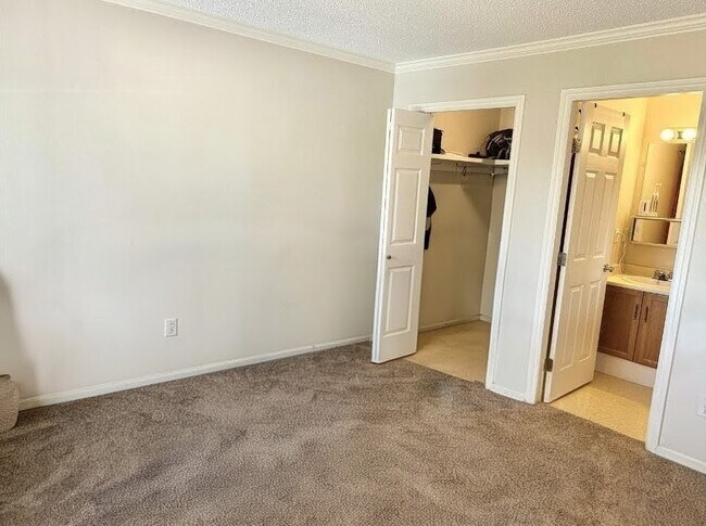 3033 Ospika Blvd S