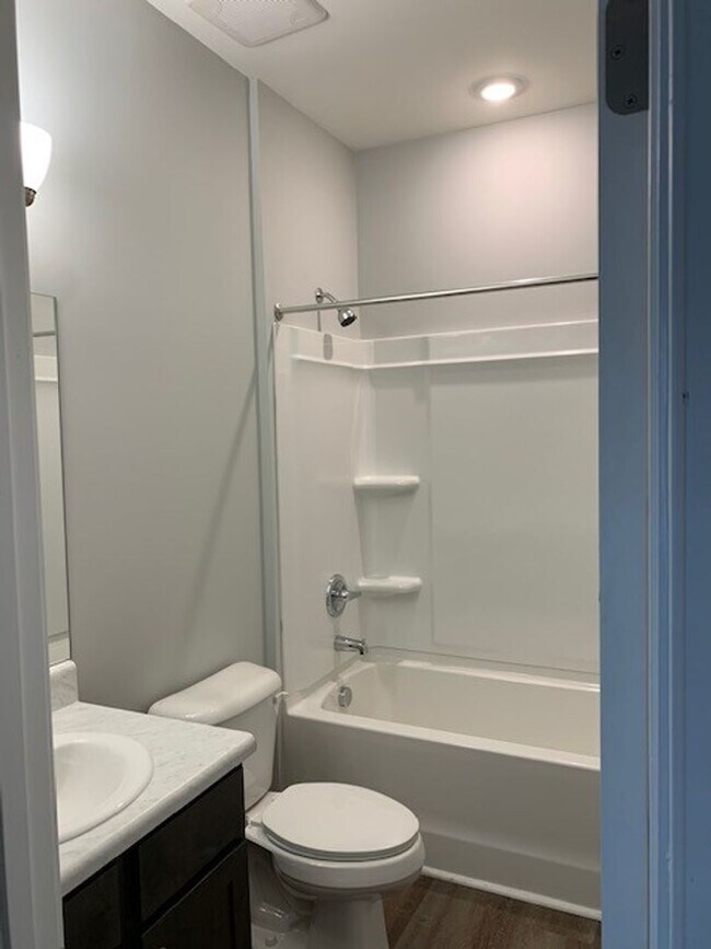 Photo - 1711 Springhill Dr Unidad B