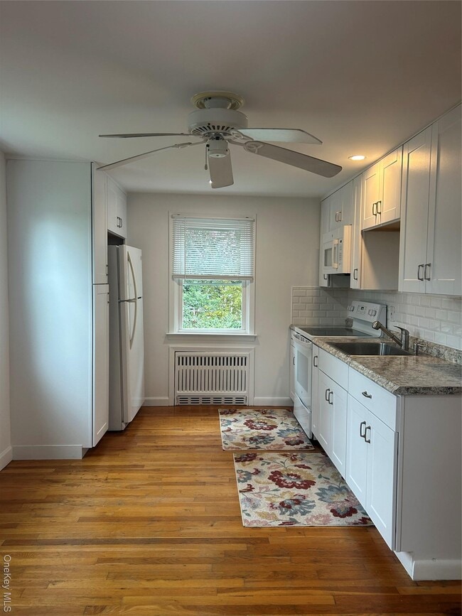 Photo - 90 Reade Ave