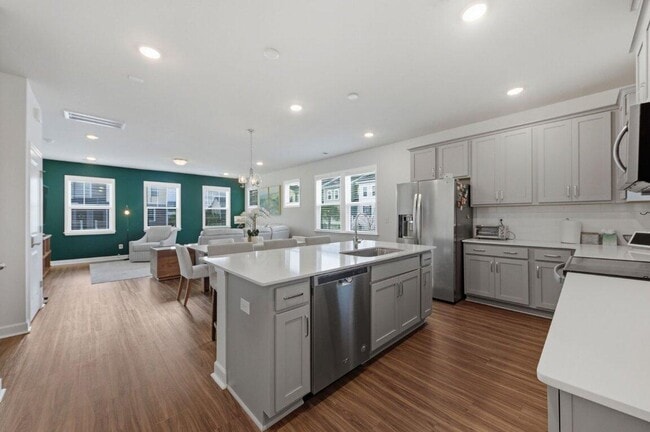 Photo - 301 Lanyard St