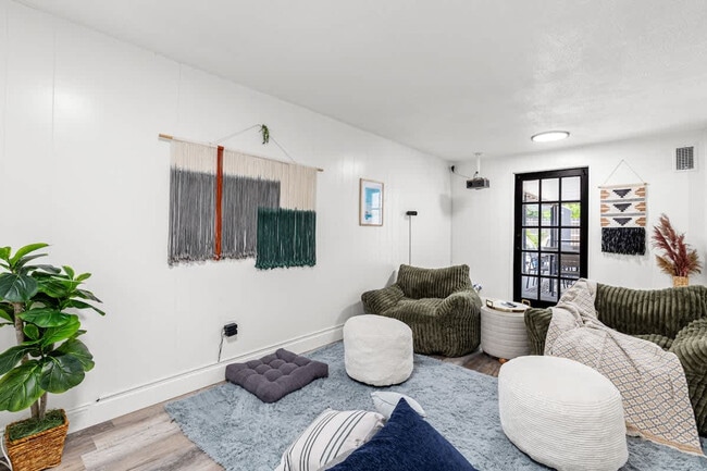 Photo - 1271 Woodlawn St Unit ID1436423P