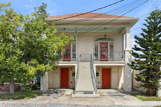 Building Photo - 4535-4535 Lasalle St Unit 4535 Upper