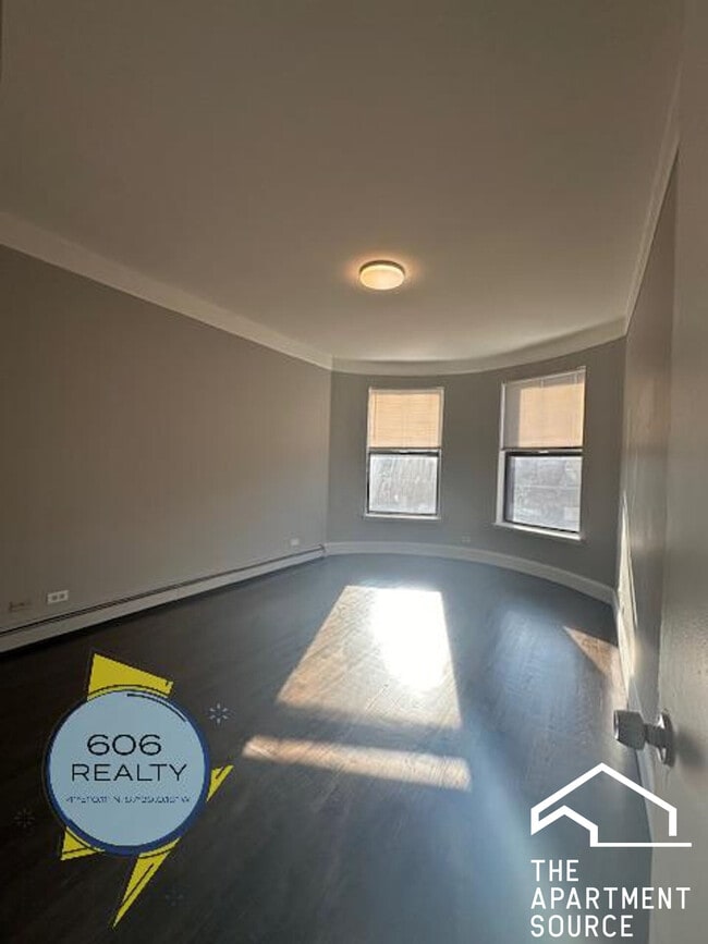 Building Photo - 5858 S King Dr Unit 3 Rental