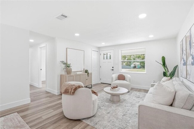 Photo - 1004 Idlebriar Way
