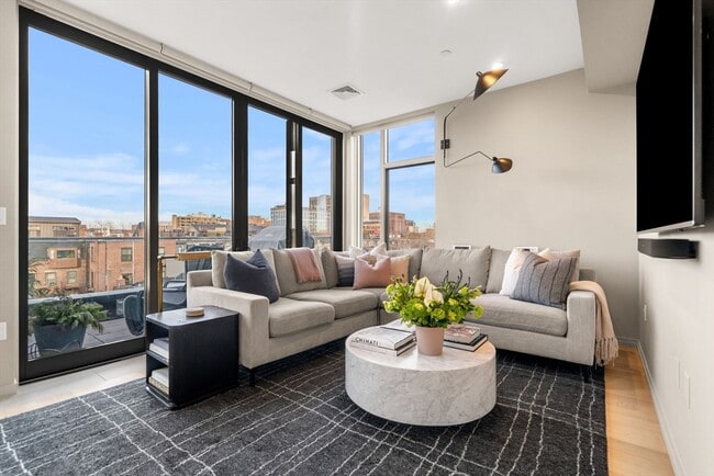 Photo - 7 E Springfield St Unidad PH6