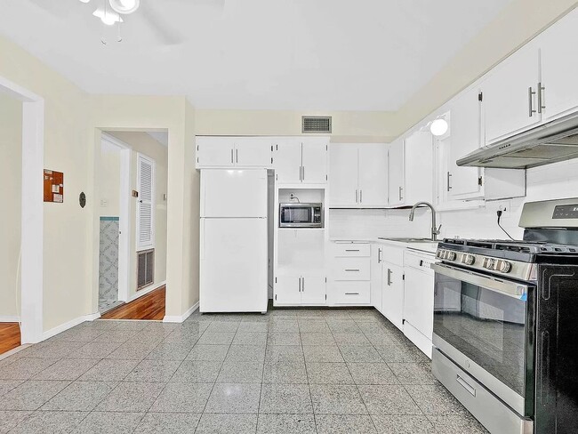Photo - 175-32 Devonshire Rd Unit 1st floor