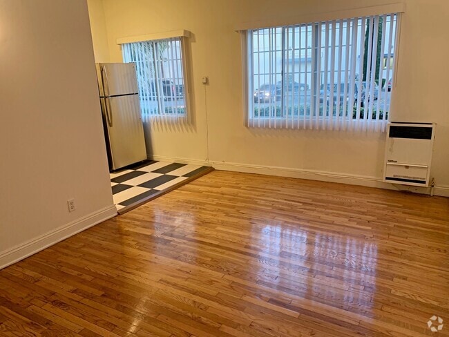 Building Photo - 652 S Dunsmuir Ave Unit 103 Rental