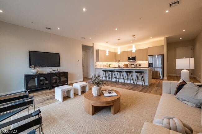 Photo - 1722 Springfield Ave Unit 403