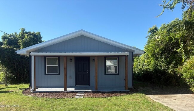 Building Photo - 2806 E 3rd St Rental