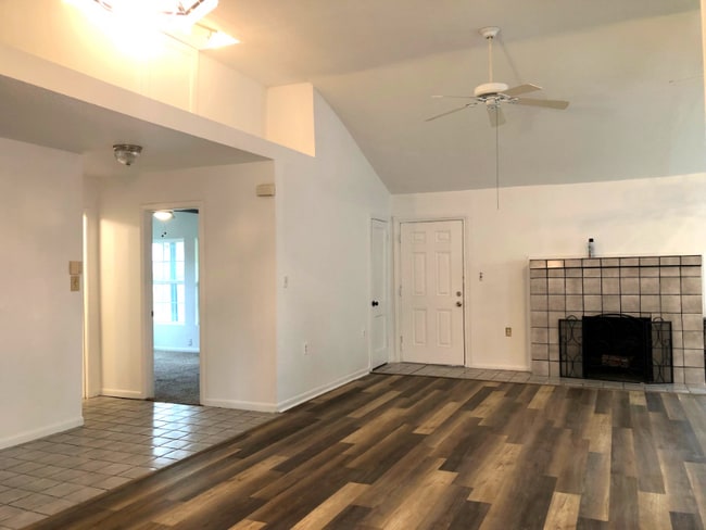 Photo - 302 Pecan Dr