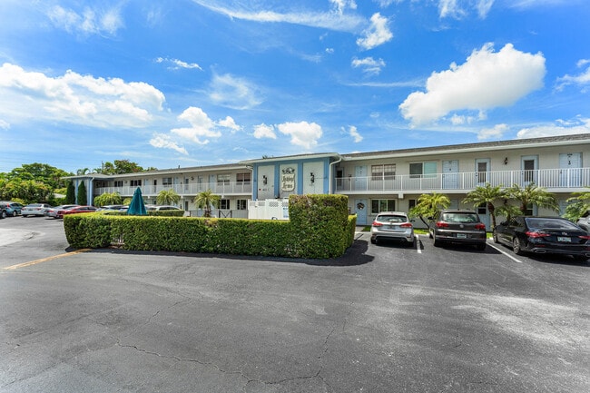 Photo - 4111 NE 21st Way Unidad 204