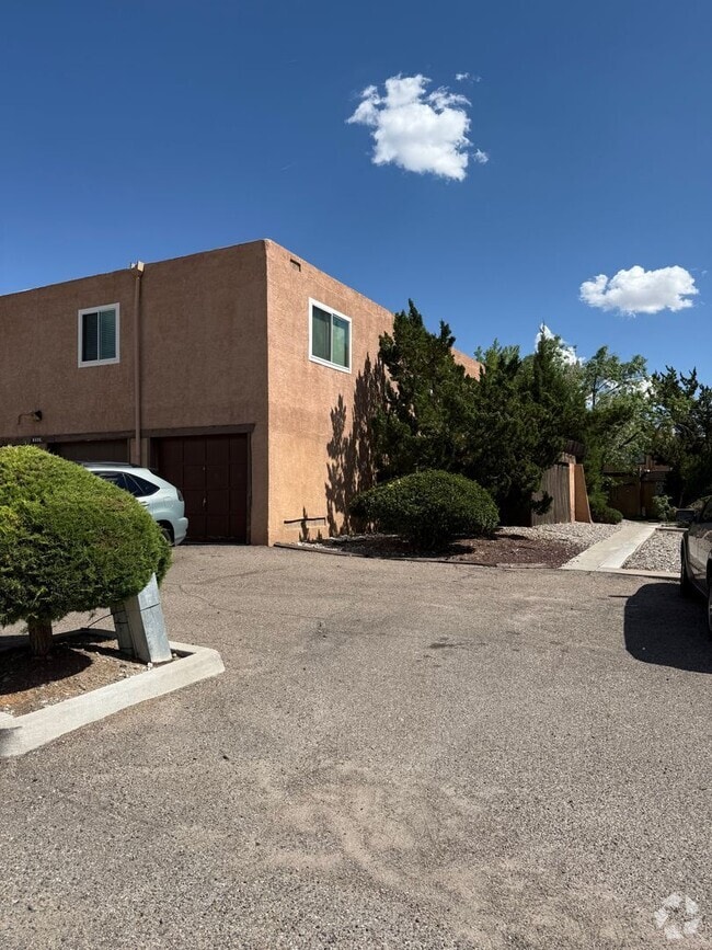 Building Photo - NE Heights Condo Spain/Wyoming