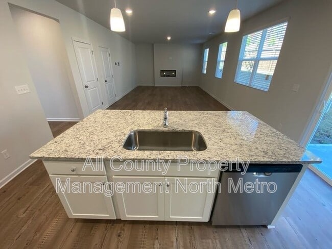 Photo - 185 Springwood Ln