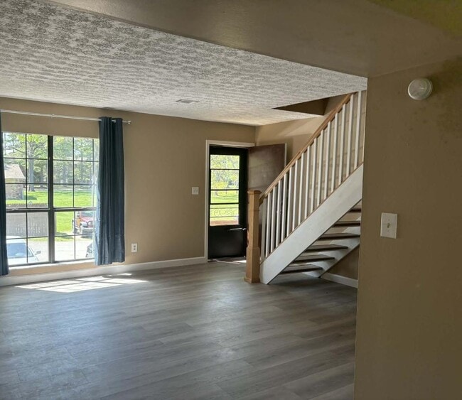 Building Photo - 301 Halia Crest