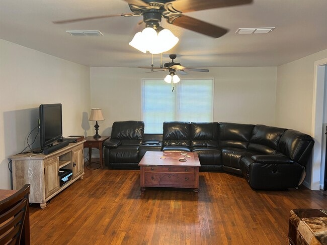Photo - 1301 W Frey