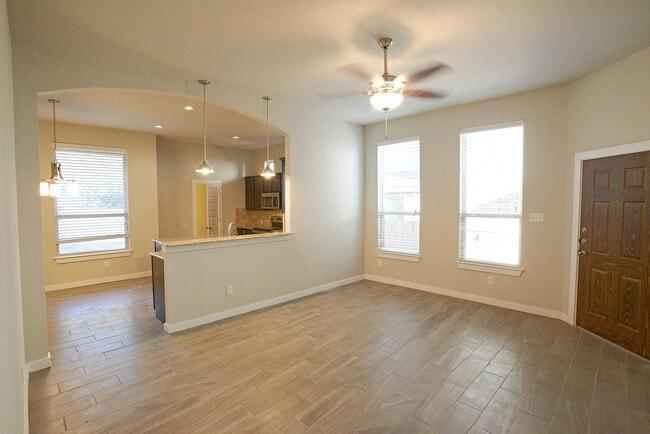 Photo - Luxury 3 Bedroom Townhome Located Near South Texas Medical Center, San Antonio, Texas!