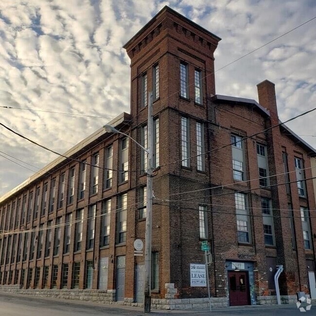 Building Photo - Riverview Urban & Industrial Lofts