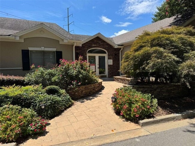 Photo - 5005 Wingate Way