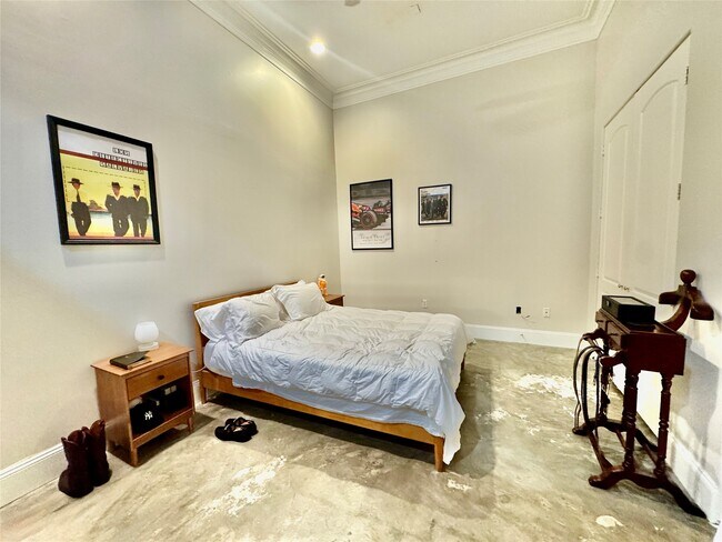5801 Winsome Ln Unit 306