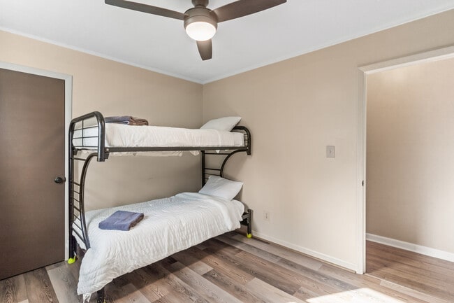 Photo - 417 N Crestwood Dr