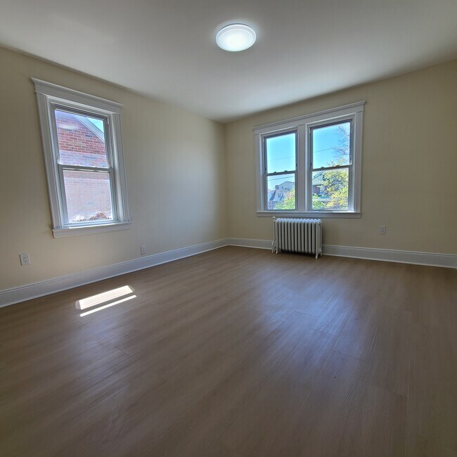 Photo - 704 79th St Unidad 2