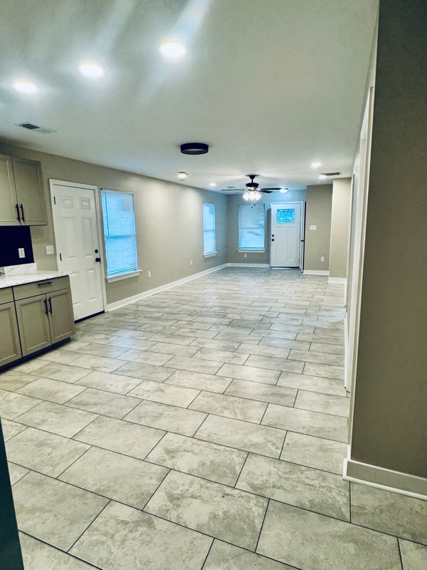 Photo - 830 David St