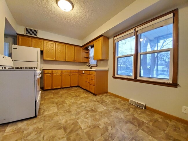 Photo - 1829 1st St SW