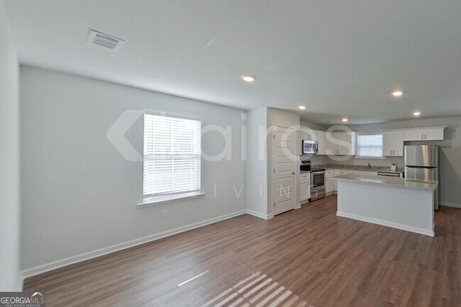 Photo - 137 Western Red Cedar Dr