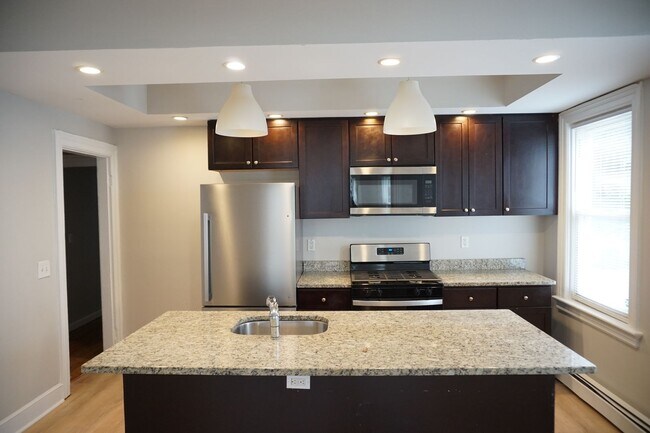 Building Photo - 590 Smith St Unit 1 Rental