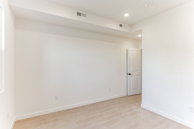 Photo - 812 N Holly St Unit 2