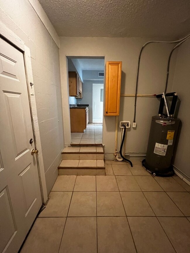 Photo - 1558 W 31st St