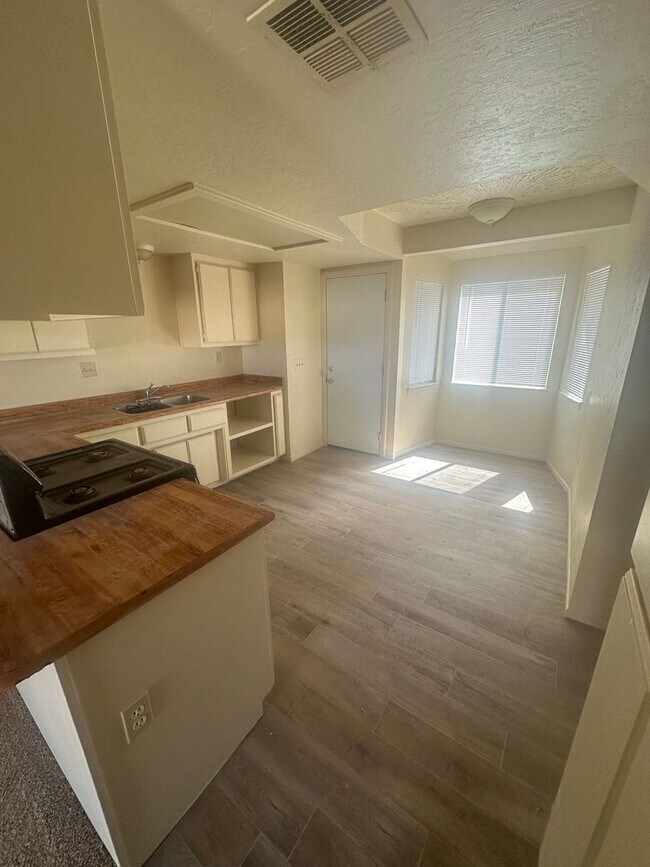 21335 Bear Valley Rd Unidad 2
