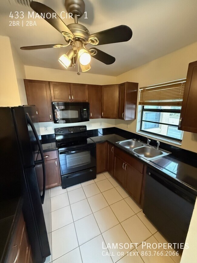 Photo - 433 Manor Cir