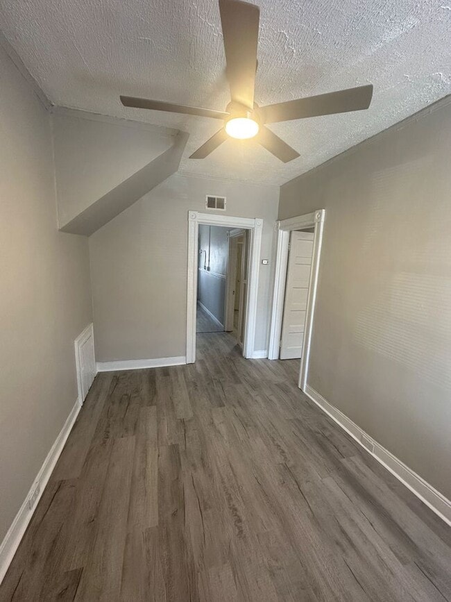 Building Photo - 22 S Plum St Unit Apt #A (1st Fl)