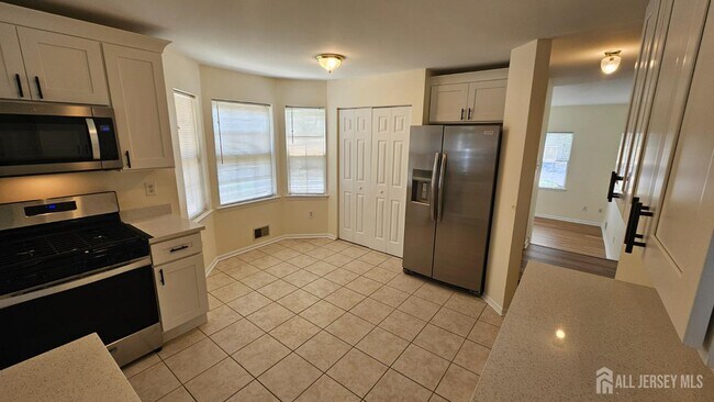 Photo - 405 Cobblestone Ct