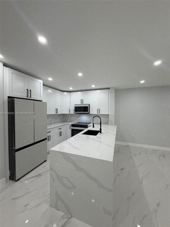 Building Photo - 1085 NW 191st St